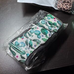 Cactus print steering wheel cover